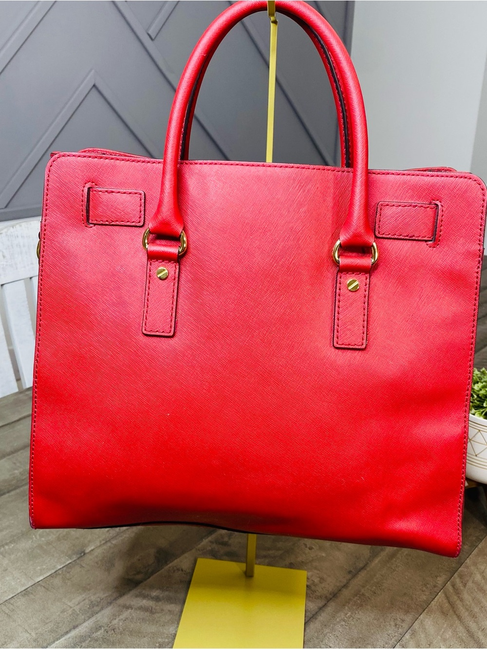 Michael Kors Hamilton Large North South Tote Red Saffiano Leather Gold Hardware - Picture 4 of 10